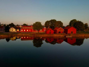 Remarkable Harbour View Cabin. in Östhammar